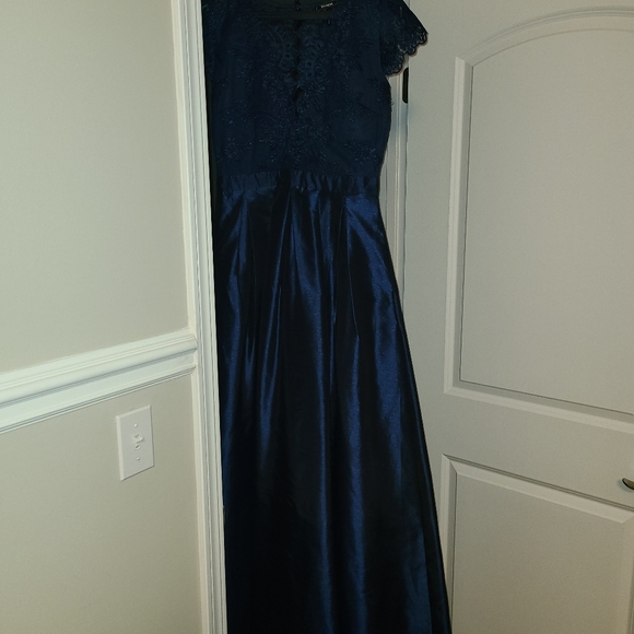 Dress - Picture 1 of 3